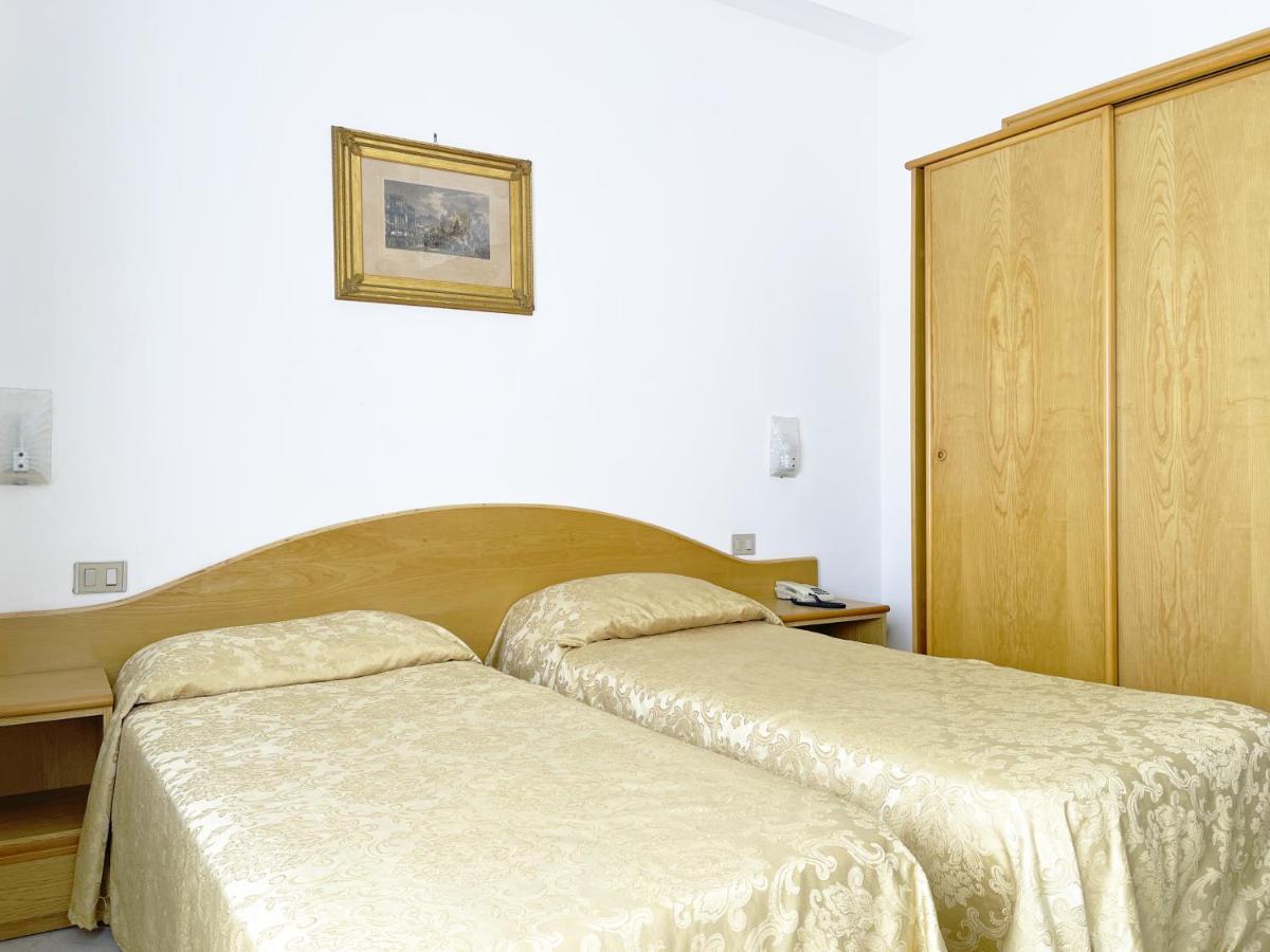 Hotel Reginella SantʼAgata sui Due Golfi Exterior foto