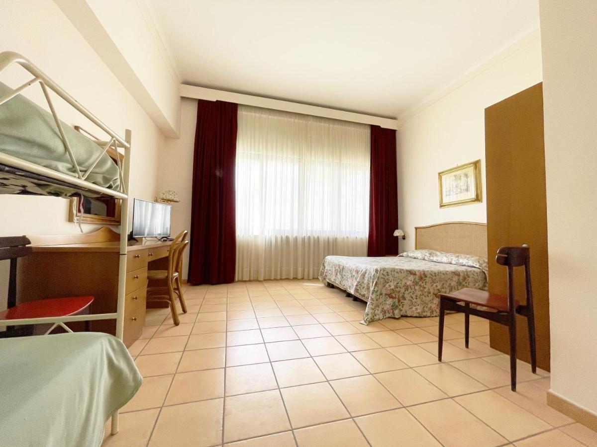 Hotel Reginella SantʼAgata sui Due Golfi Exterior foto